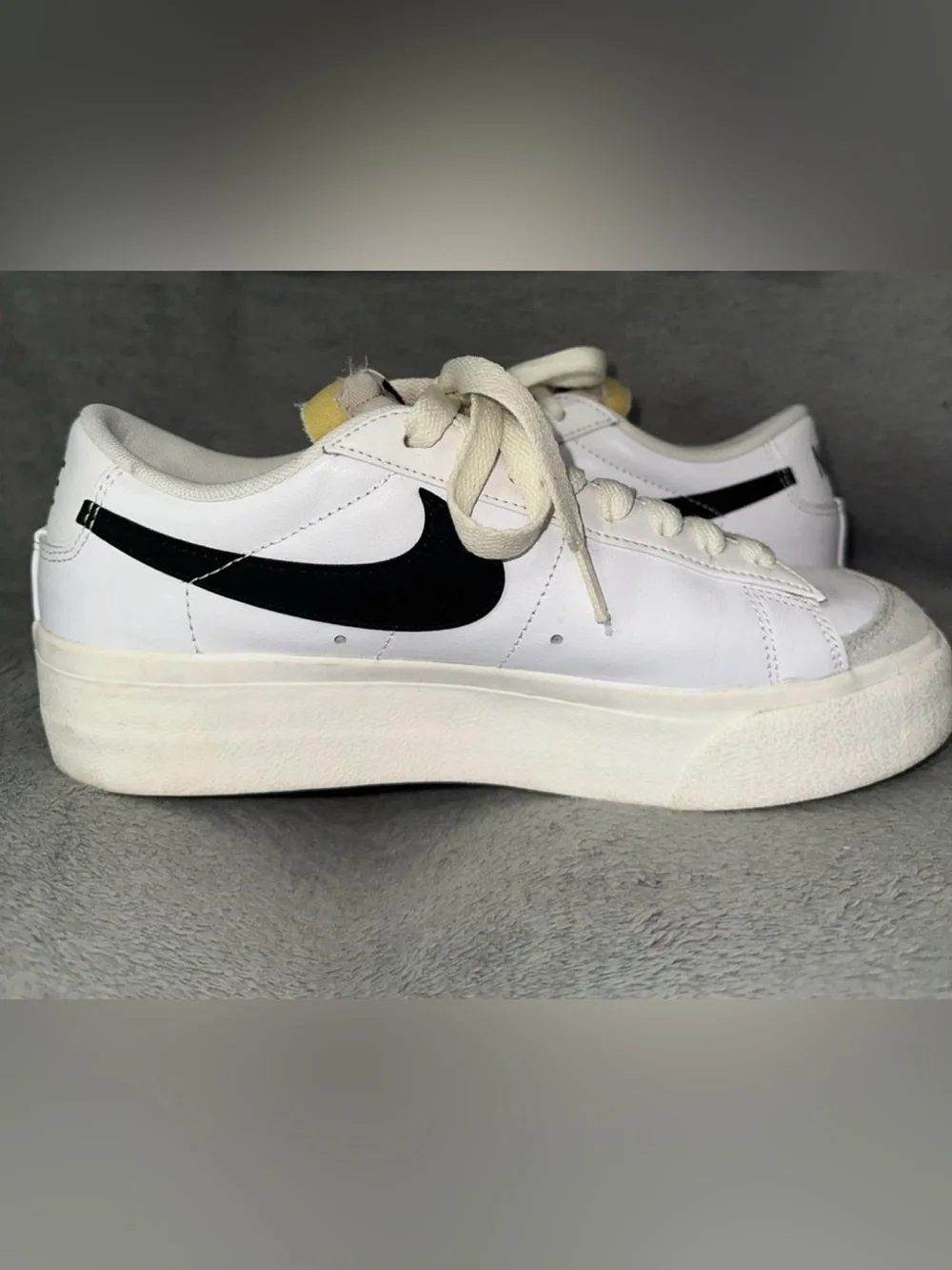 Women’s Nike Blazer Low Platform Athletic Shoes DJ0292 101 - Size 7.5